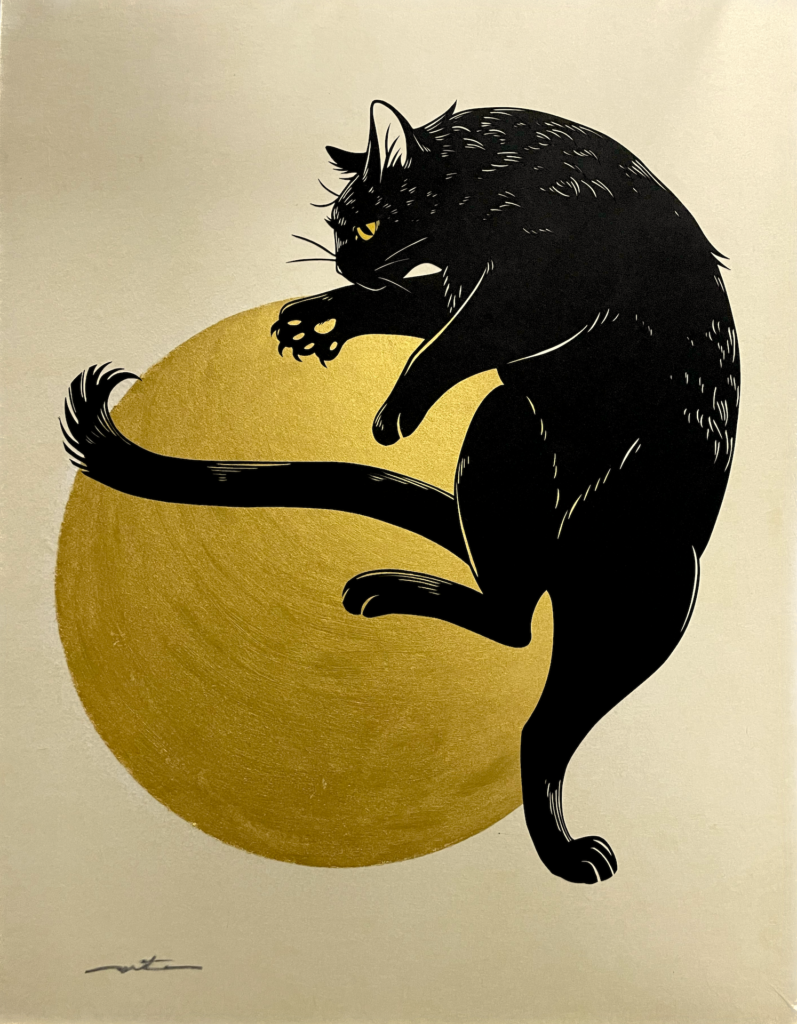 切り絵作品「被写体」— 金の月と黒猫